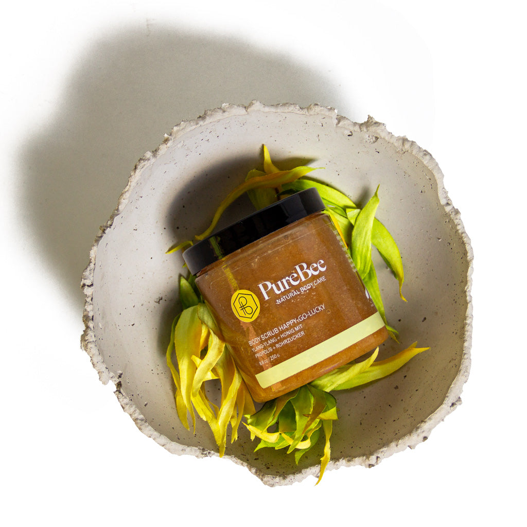 Salut, je suis Happy-go-lucky - le gommage corporel Ylang Ylang !