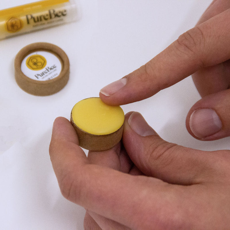 Lip care without aroma in a natural jar